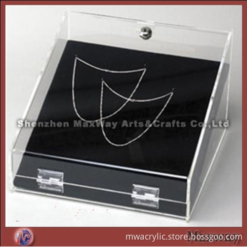 Clear acrylic/lucite jewelry/necklace/bracelet display/holder box with lock